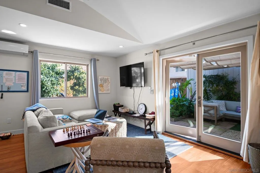 535 537 1/2 Fern Glen 3, La Jolla, California 92037 home-pic-28